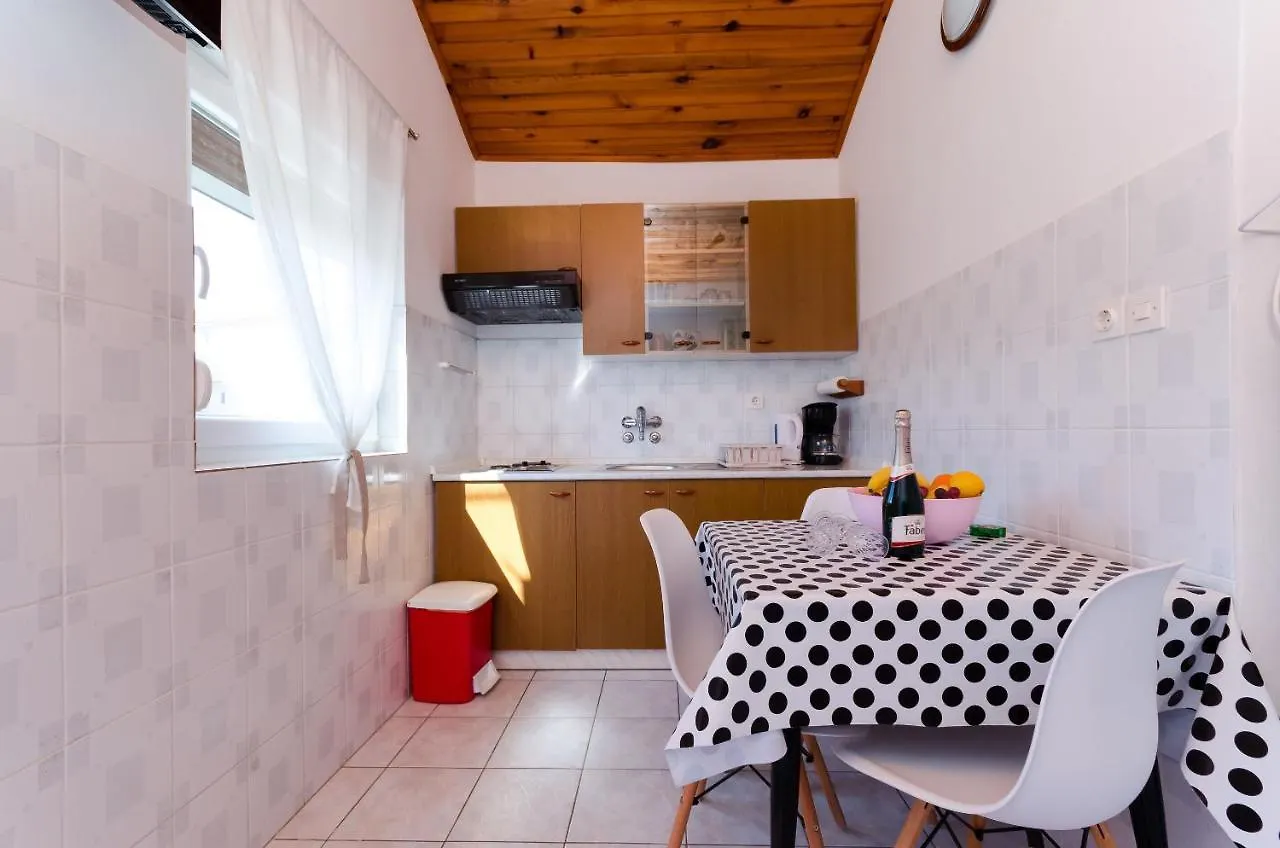 Apartments Anica F Lopar
