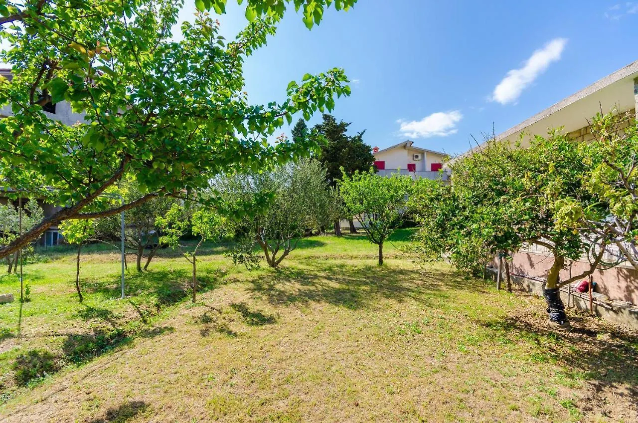 Apartments Anica F Lopar