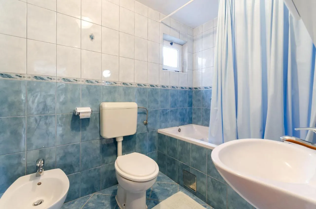 Apartments Anica F Lopar