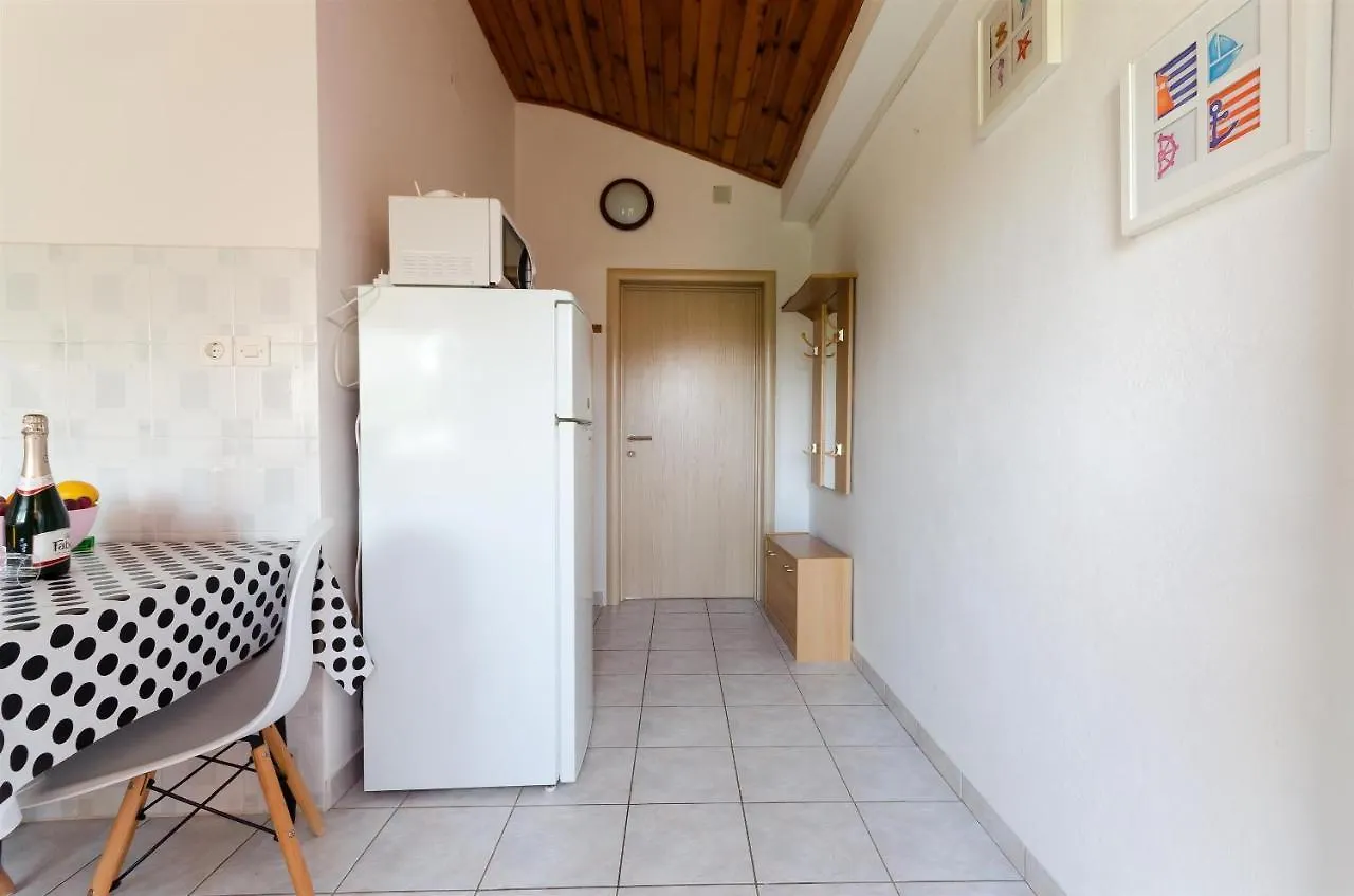 Apartments Anica F Lopar
