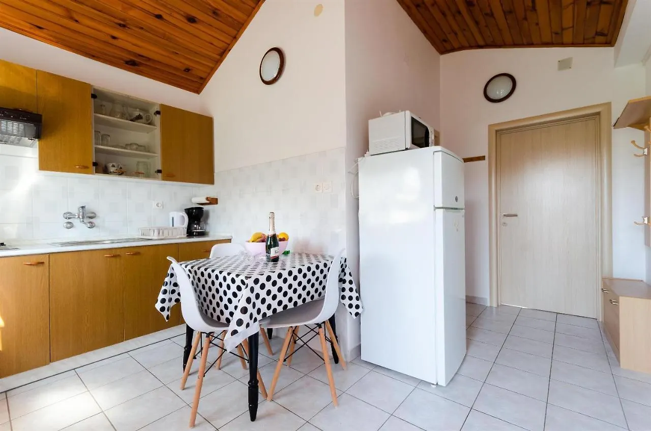 Apartments Anica F Lopar