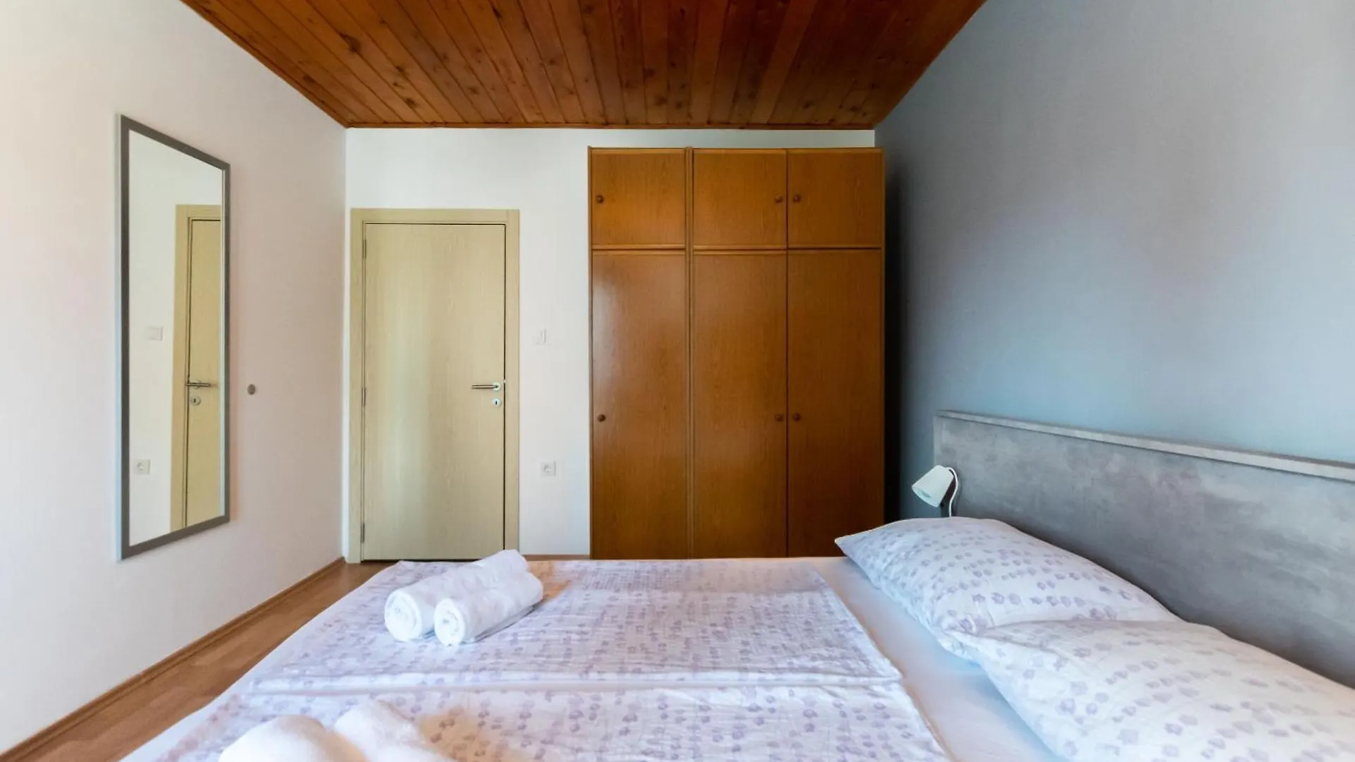 Apartments Anica F Lopar Croatia