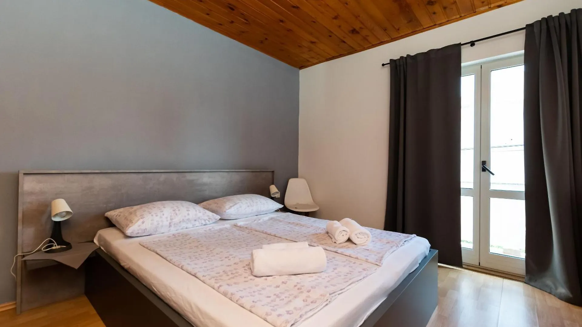 Apartments Anica F Lopar