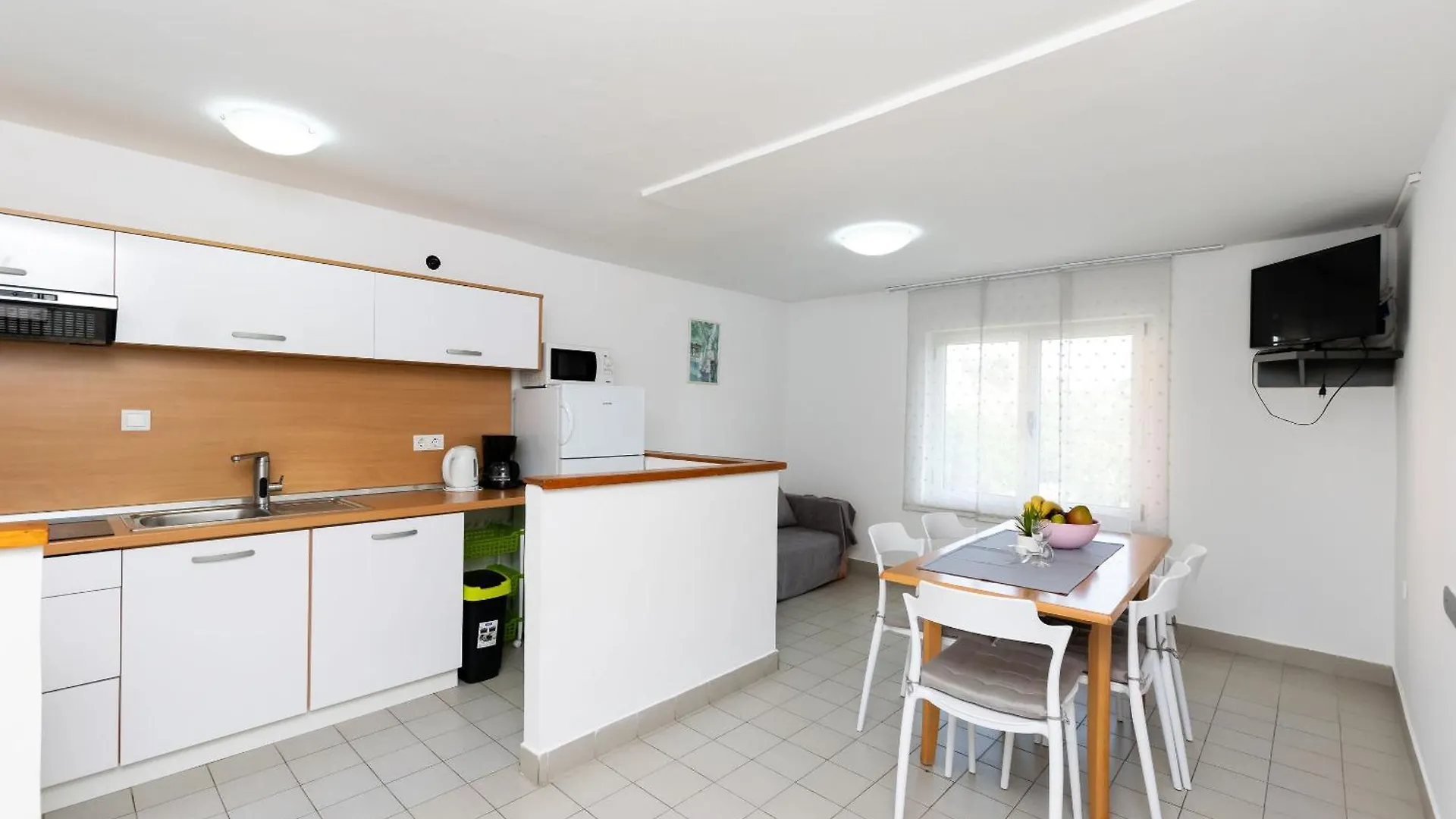 Apartments Anica F Lopar
