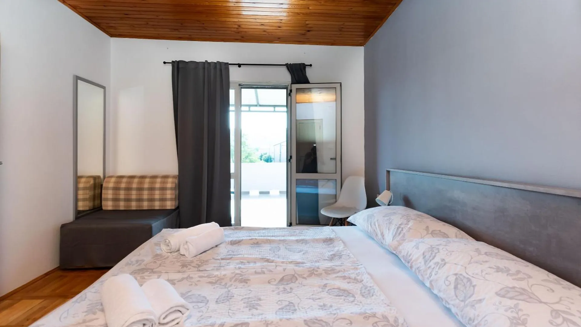 Apartments Anica F Lopar 0*,