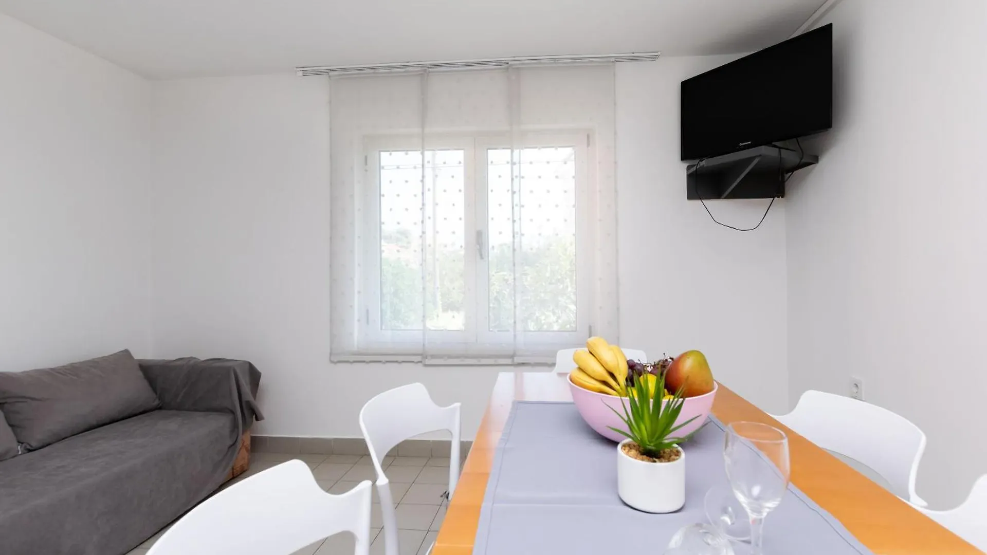 Apartments Anica F Lopar